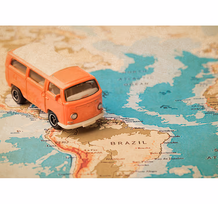 Rolgordijn wereldmap caravan op wereldkaart - TenStickers