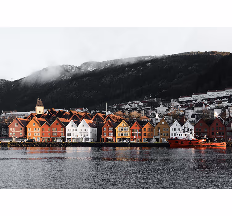 Huizen aan het water in bergen fotobehang stad - TenStickers