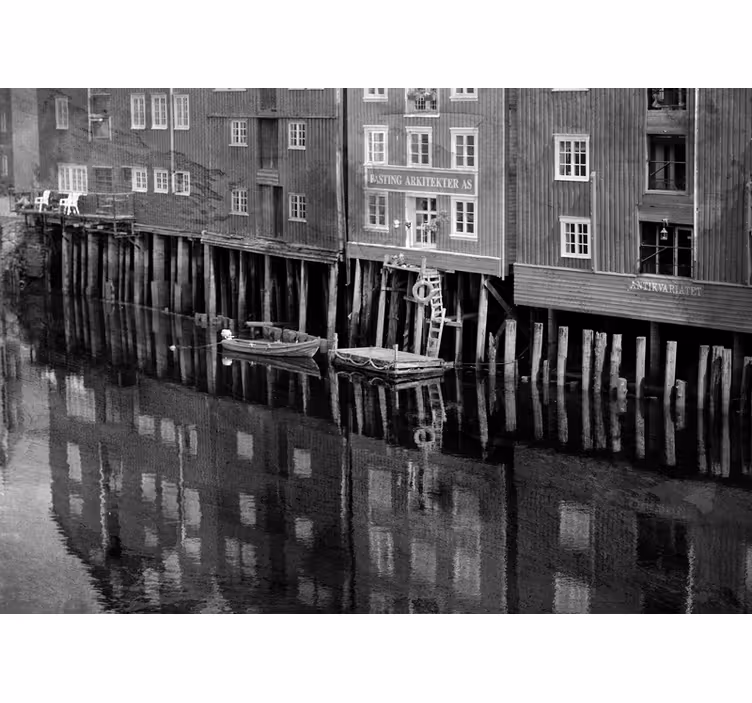 Fotobehang stad historische waterkant reflectie - TenStickers