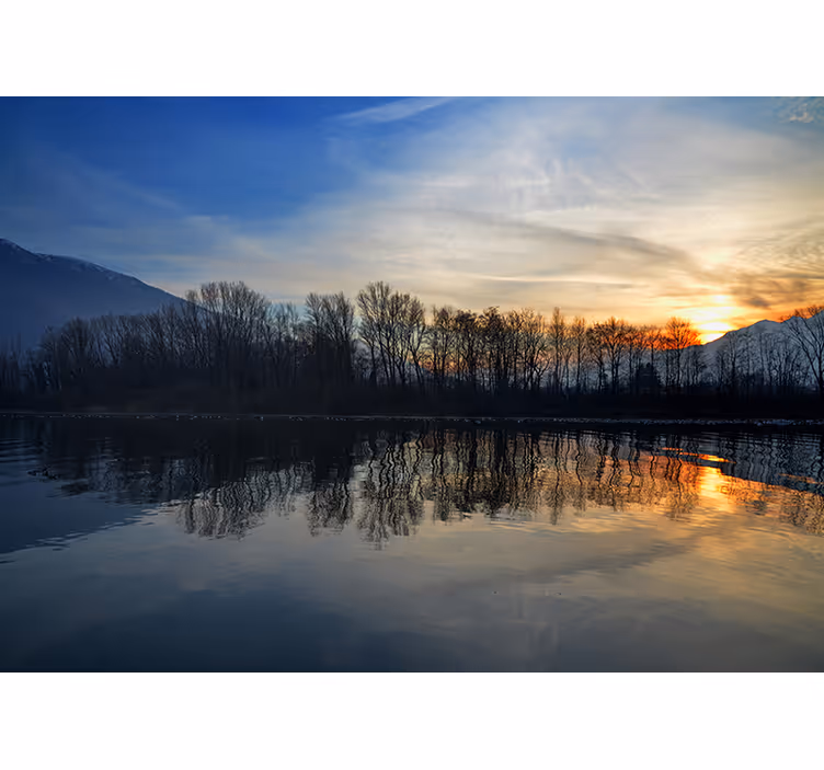 Rustige zonsondergang aan het meer fototapet landschap - TenStickers
