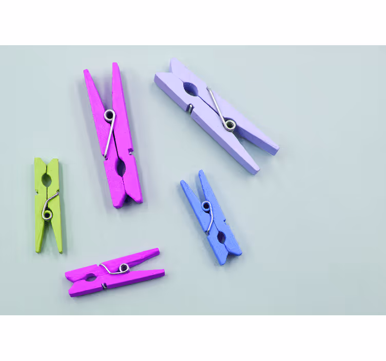 Kleurrijke wasknijpers opstelling fotobehang print - TenStickers