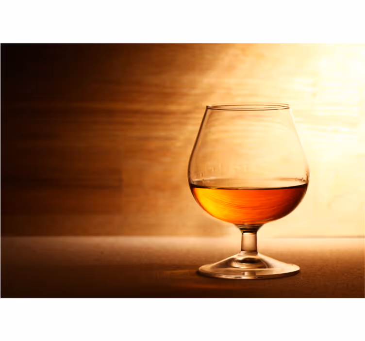 Fotobehang voertuigen glas van sterke drank - TenStickers