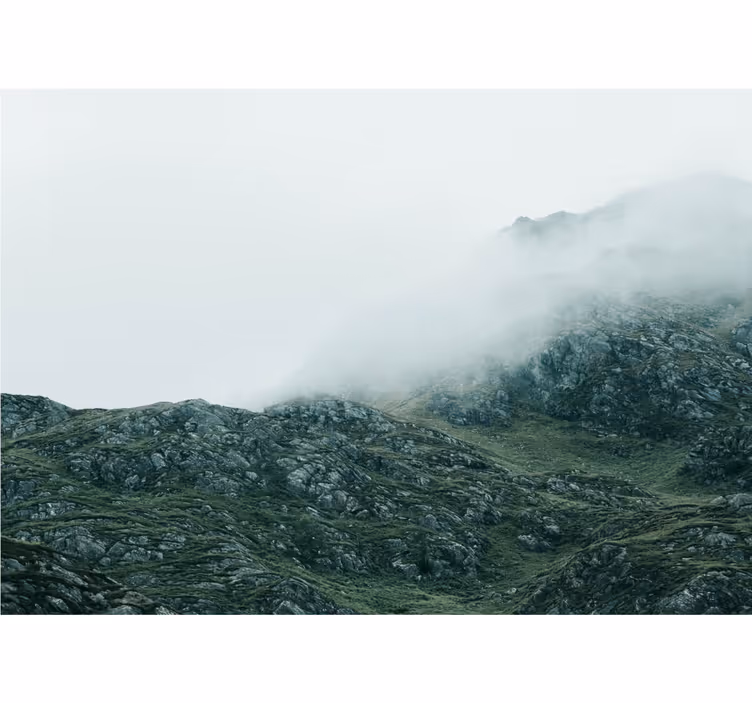 Uitzichten in dichte mist fotobehang bergen - TenStickers