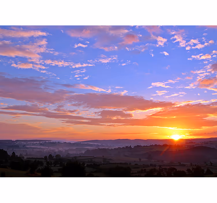 Fototapet landschap zonsondergang over heuvels - TenStickers
