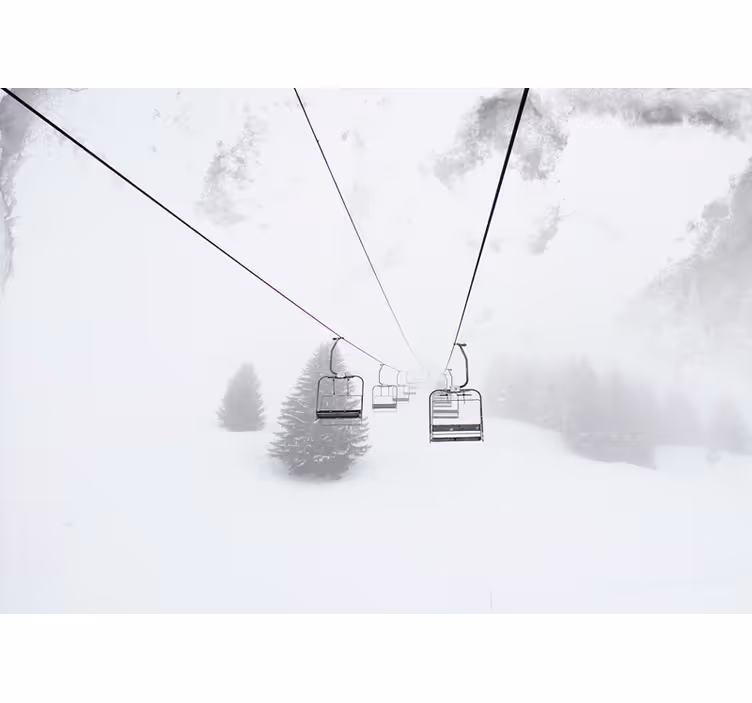 Fotobehang bergen skilift uitzicht - TenStickers