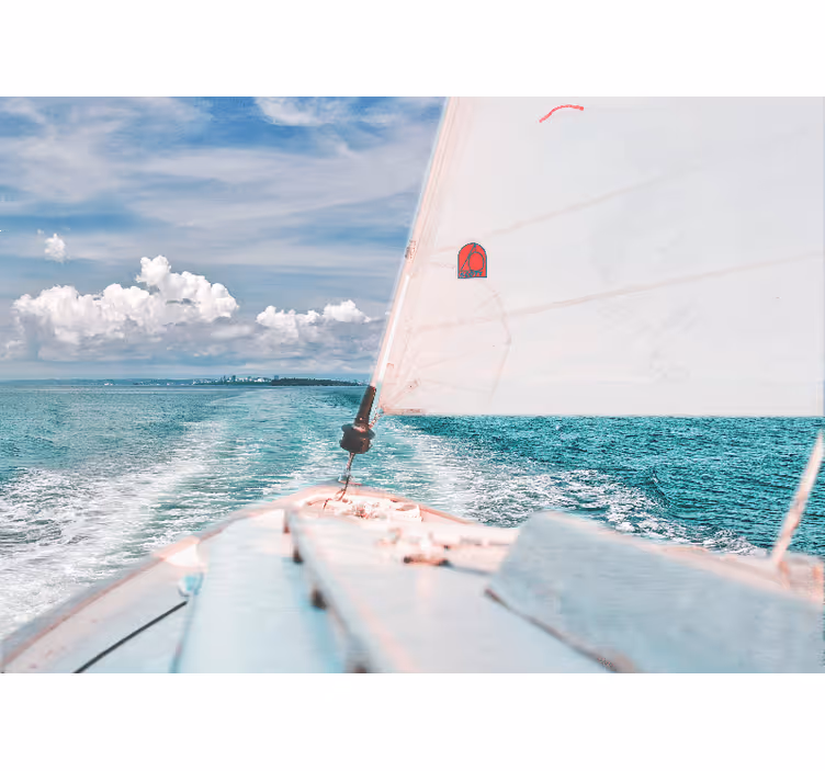 Fotobehang zee varen door golven - TenStickers