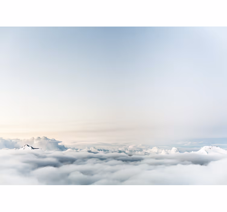 Fotobehang bergen serene wolkenlandschap - TenStickers