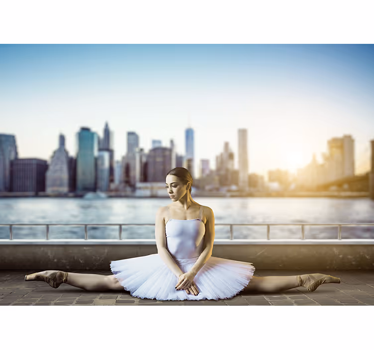 Fotobehang mensen balletdanser stadsgezicht - TenStickers