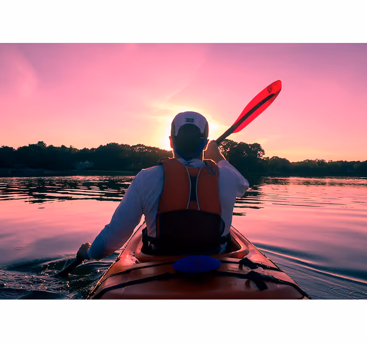 Fototapet landschap kayaker zonsondergang reflectie - TenStickers