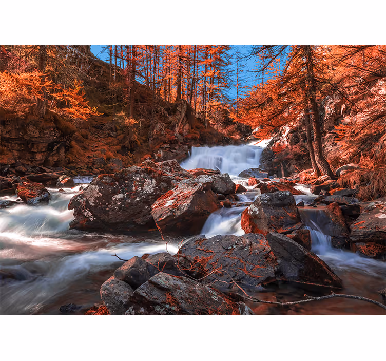 Fotobehang bergen waterval in rotsachtig landschap - TenStickers