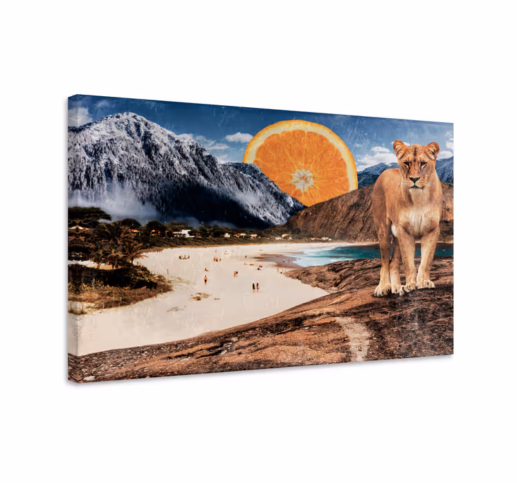 Leeuwin op strand Canvas schilderij andere dieren - TenStickers