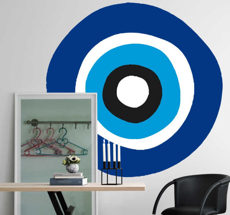 TenStickers. Amulet Nazar boze oog sticker. Decoreer jouw huis met een mooie amulet met het boze oog! Het og bestaal uit meerdere cirkels in verschillende tinten blauw met wit en zwart.