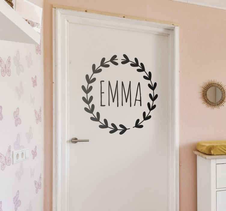 TenStickers. Gepersonaliseerde Sticker Kinderkamer. Met deze deursticker laat u weten welke kamer van wie is. U kunt het ontwerp personaliseren met een naam naar keuze. 10% korting bij inschrijving.