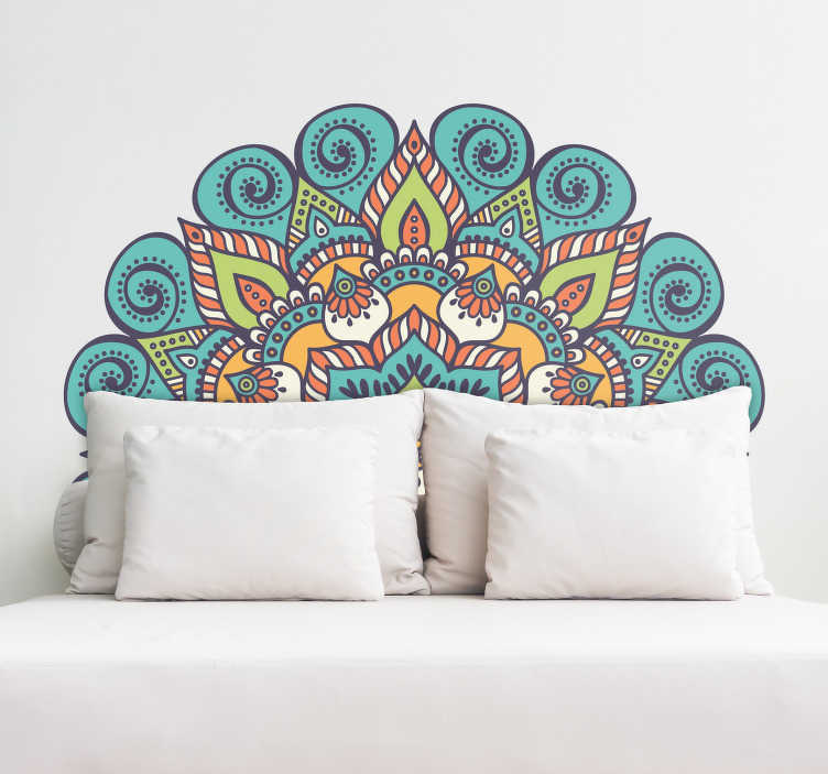 TenStickers. Muursticker gekleurde halve mandala. Decoreer de lege muren en oppervlakken in huis met dit leuke kleurrijke design. De muursticker bestaat uit een halve mandala die ingekleurd is met kleuren als blauw, groen en oranje.
