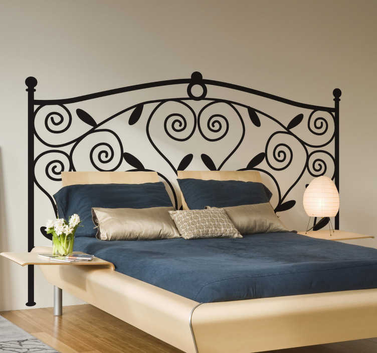 TenStickers. Muursticker hoofdeinde bed smeedijzer. Deze sticker omtrent een smeedijzeren ontwerp voor het hoofdeinde van uw bed. Prachtige originele decoratie voor uw slaapkamer.