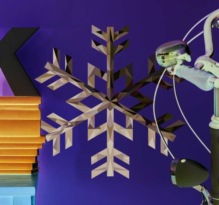 TenStickers. Muursticker zilveren sneeuwvlok. Muursticker van een zilveren sneeuwvlok, een mooie wanddecoratie voor in de wintermaanden. Afmetingen aanpasbaar. Voordelig personaliseren.