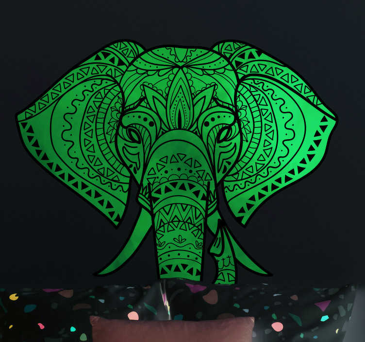 TenStickers. Muurstickers dieren bohemian olifant. Deze bohemian olifanten wanddecoratie is de perfecte interieure decoratie voor mensen die hun persoonlijke ruimte een hippe look willen geven.