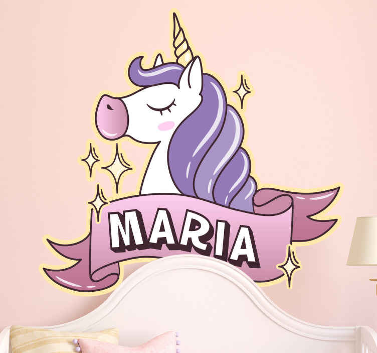 TenStickers. Naamsticker eenhoorn personaliseerbaar. Leuke naamsticker met een prachtige eenhoorn. Geef de gewenste naam op en bestel de persoonlijke sticker voor op de deur, muur of raam.
