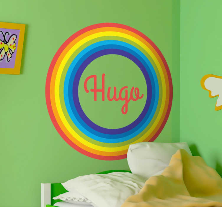 TenStickers. Naamsticker regenboog cirkel. Decoreer de muren in de kinderkamer met deze sticker van een regenboog cirkel die u kunt personaliseren met een naam naar keuze. Eenvoudig aan te brengen.