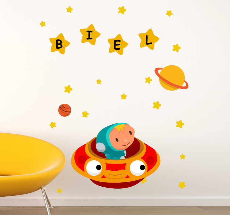 TenStickers. Sticker Astronaut met naam. Een prachtige muursticker  van een astronaut in zijn ruimteschip tussen de sterren. Een leuk idee voor de decoratie van uw kinderkamer.