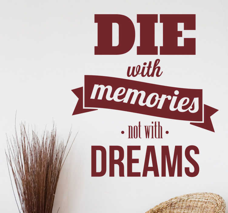 TenStickers. Sticker Die with memories. Deze tekst sticker met de Engelse tekst ´Die with memories, not with dreams.´is de soort tekst die iedereen wel eens moet lezen.