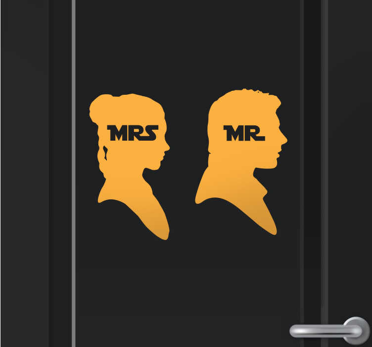 TenStickers. Sticker WC  Mr Mrs Star Wars. Decoratieve stickers voor uw badkamer met de illustratie van twee karakters in de Star Wars saga. Schitterende stickers voor de Star Wars liefhebbers.