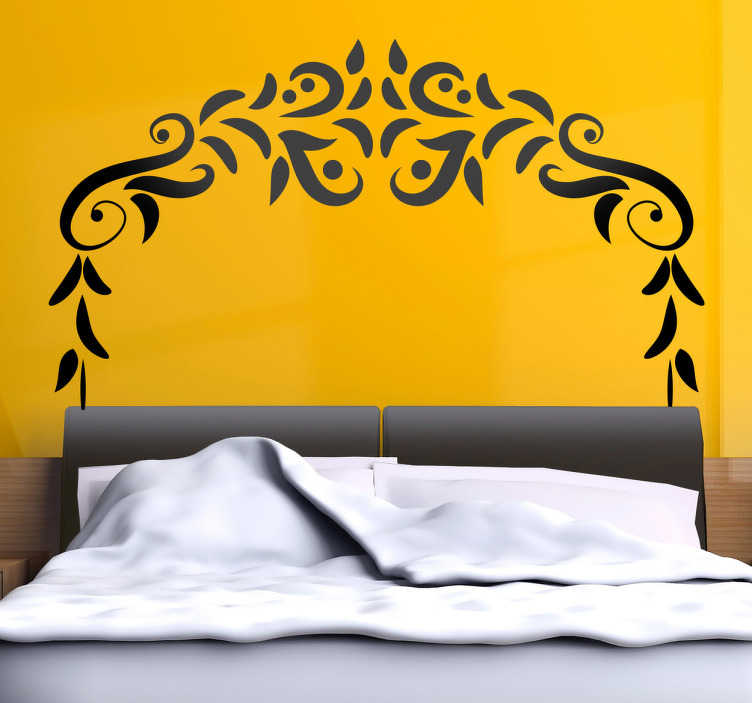 TenStickers. Symetrisch sierlijk ornament hoofdeinde bed. Om je kamer mooier te maken kun je deze muursticker gebruiken! Deze sierlijke en symmetrische ornament zal je kamer een sierlijke look geven.