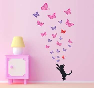 Sticker kat achtervolgt gekleurde vlinders