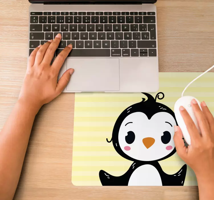 Anime muismat vrolijke pinguïn personage - TenStickers