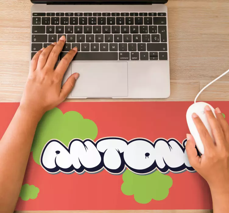 Muismat met naam aanpasbare kleurrijke tekst - TenStickers