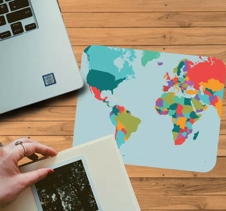 Muismat wereldkaart levendige geografische weergave - TenStickers