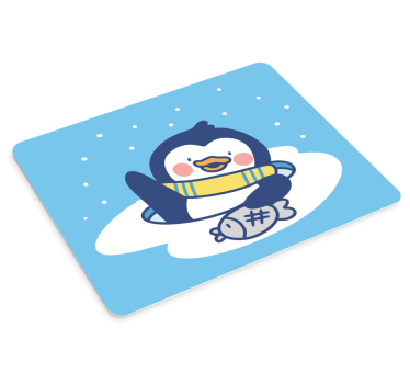 Anime muismat pinguïn met vis - TenStickers