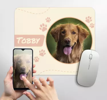Afbeelding van een hond Muismat met naam - TenStickers