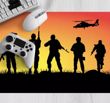 Gaming muismat silhouet soldaten tegen zonsondergang - TenStickers