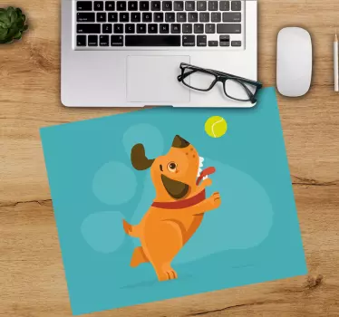 Gaming muismat speelse hond vangt bal - TenStickers