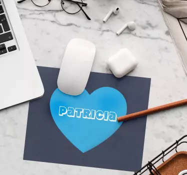 Muismat met naam hartvormige personalisatie - TenStickers