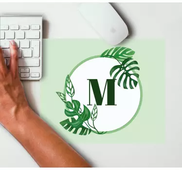 Muismat met naam initiaal met bladeren - TenStickers