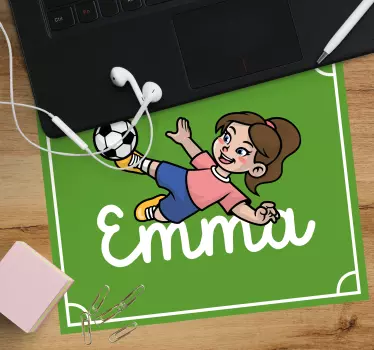 Muismat met naam meisje schopt voetbal - TenStickers
