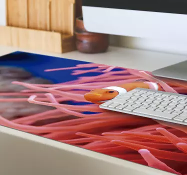 Muismat xxl clownvis tussen anemonen - TenStickers