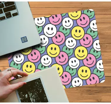 Originele muismat Kleurrijke pastel smileygezichten - TenStickers