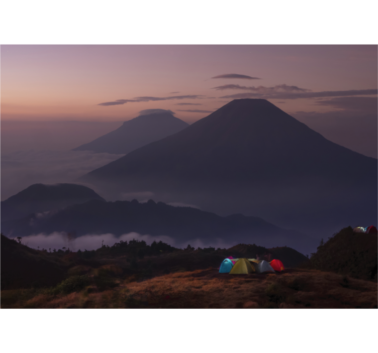 Rolgordijn keuken wandelaars met bewolkte berg - TenStickers
