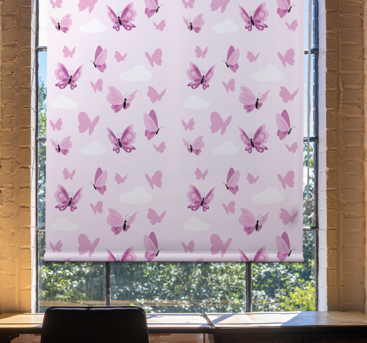 Roze fladderen en wolken raambekleding vlinders - TenStickers