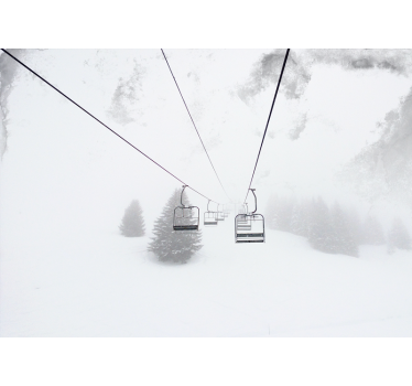 Wit rolgordijn foto van kabelbaan op sneeuw - TenStickers