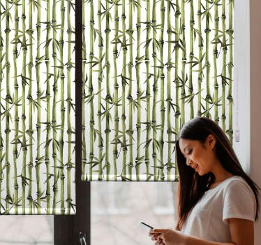 Bamboebospatroon rolgordijn bloemen en planten - TenStickers