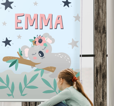 Baby koala met naam rolgordijn kinderkamer - TenStickers