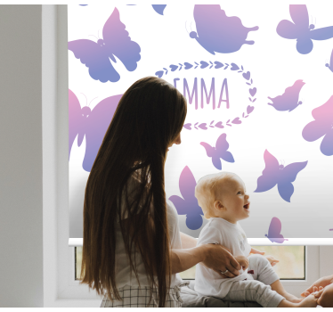 Babykamer rolgordijn met paarse vlinders met naam - TenStickers