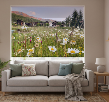 Rolgordijn woonkamer bloemenlandschap in een dorp - TenStickers
