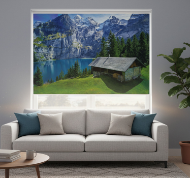 Rolgordijn woonkamer cabin bij het meer en bergen - TenStickers