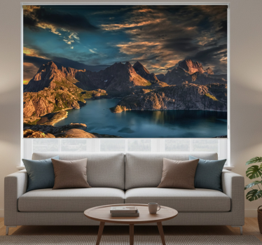 Rolgordijn woonkamer noors landschap zee en bergen - TenStickers