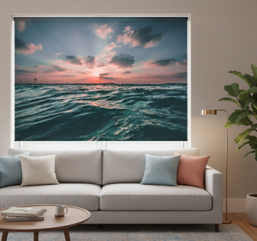 Rolgordijn woonkamer uitzicht op rustige zee en wuivend zand - TenStickers